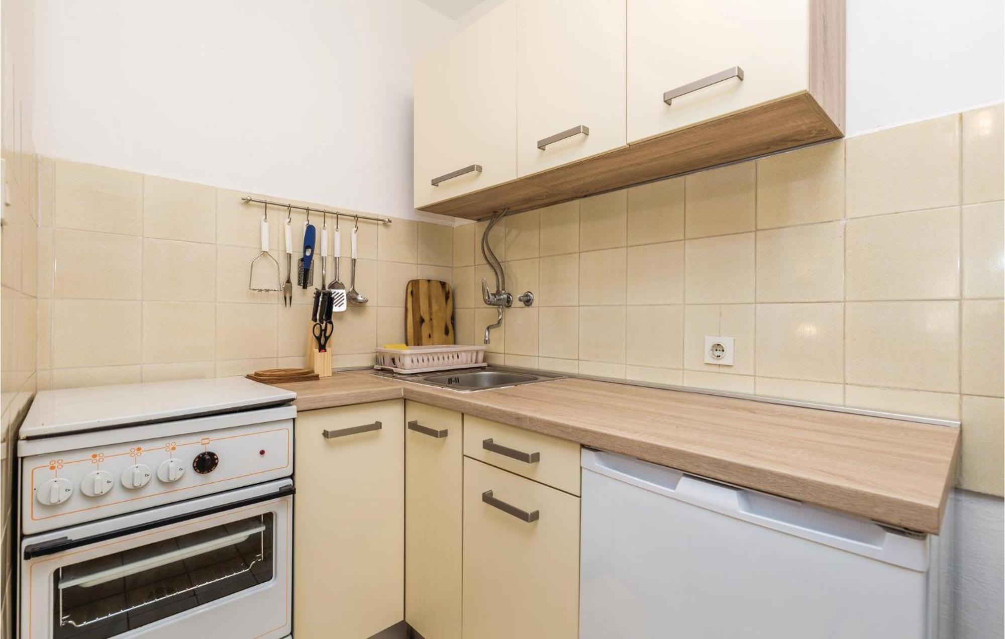 Stunning Apartment In Barbat-Rab With Wifi Barbat na Rabu Екстериор снимка