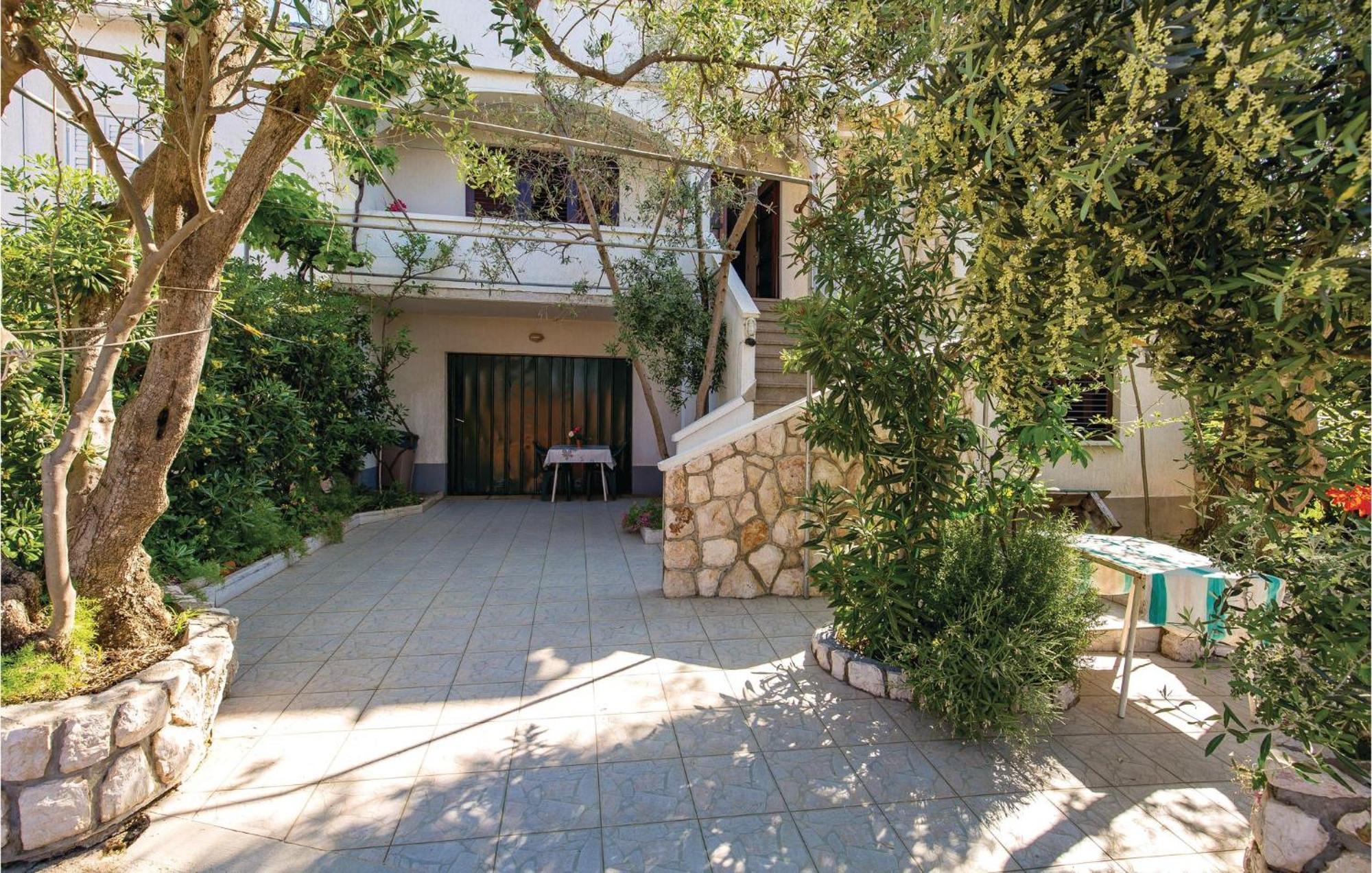 Stunning Apartment In Barbat-Rab With Wifi Barbat na Rabu Екстериор снимка
